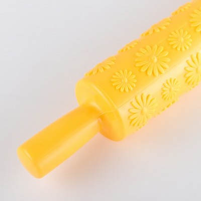 Скалка кондитерская «Ромашки», 37 см, фактурная, цвет МИКС