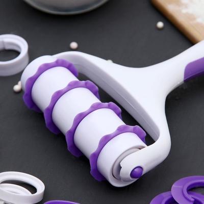 Валик для нарезки и тиснения теста Доляна «Лепота», валик, 4 насадки d=3/4 см, 9 разделителей, 12 колес-резаков, 2 стопера