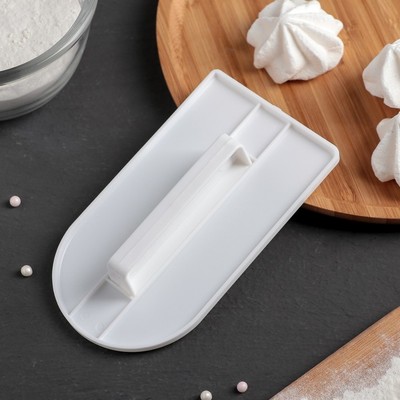 Скребок кондитерский Доляна, 15×8×3 см, с ручкой