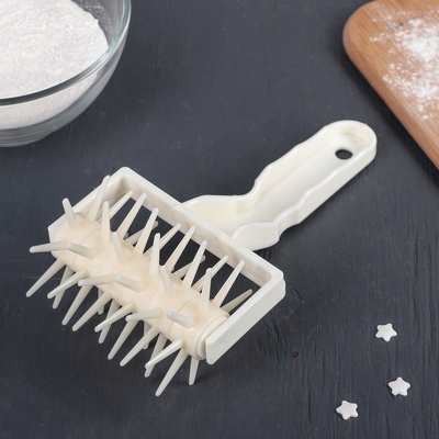 Валик для накатки теста Доляна «Дырки», 18,5×9×6,5 см