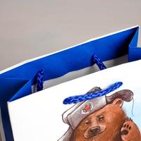 Пакет ламинированный вертикальный «Сильному духом», M 30 × 26 × 9 см