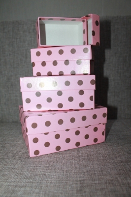 Коробка розовая в горох, прямоугольные