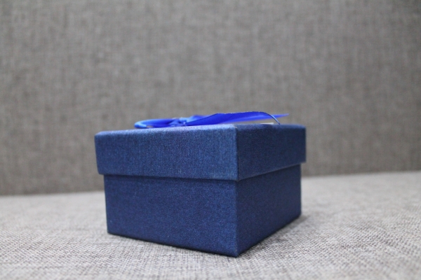 Коробка синяя с бантом